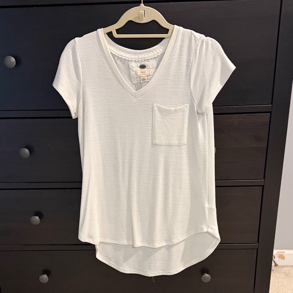 Cupio Cream V-Neck Short Sleeve Top